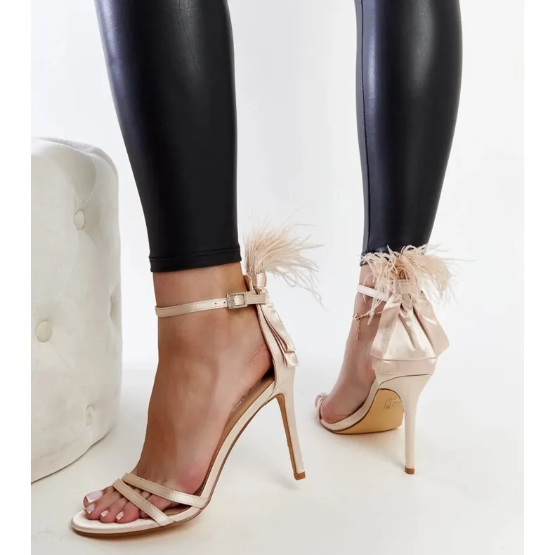 Beige sandals with feathers from Adalgisio