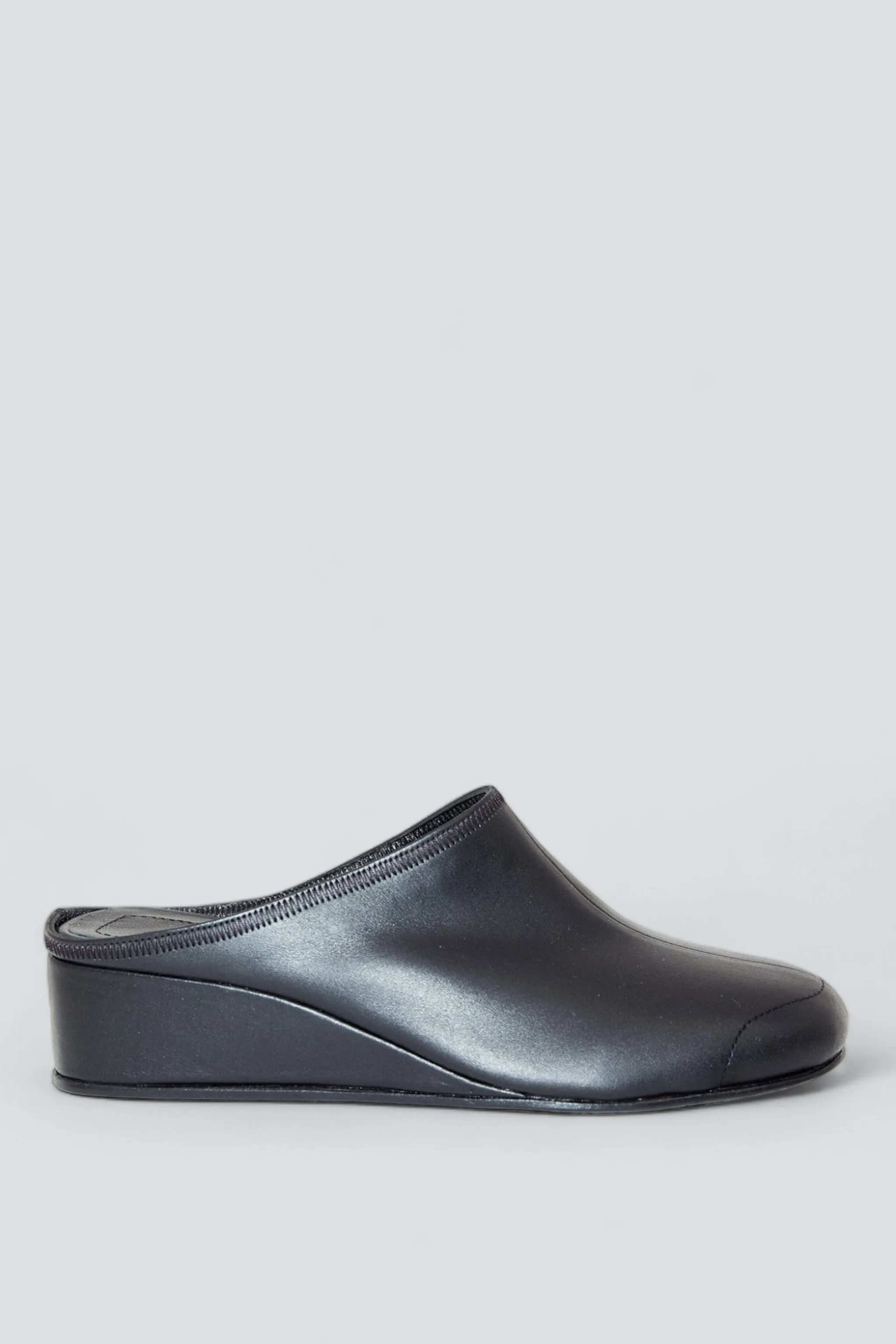 Black Curvo Flat Clog