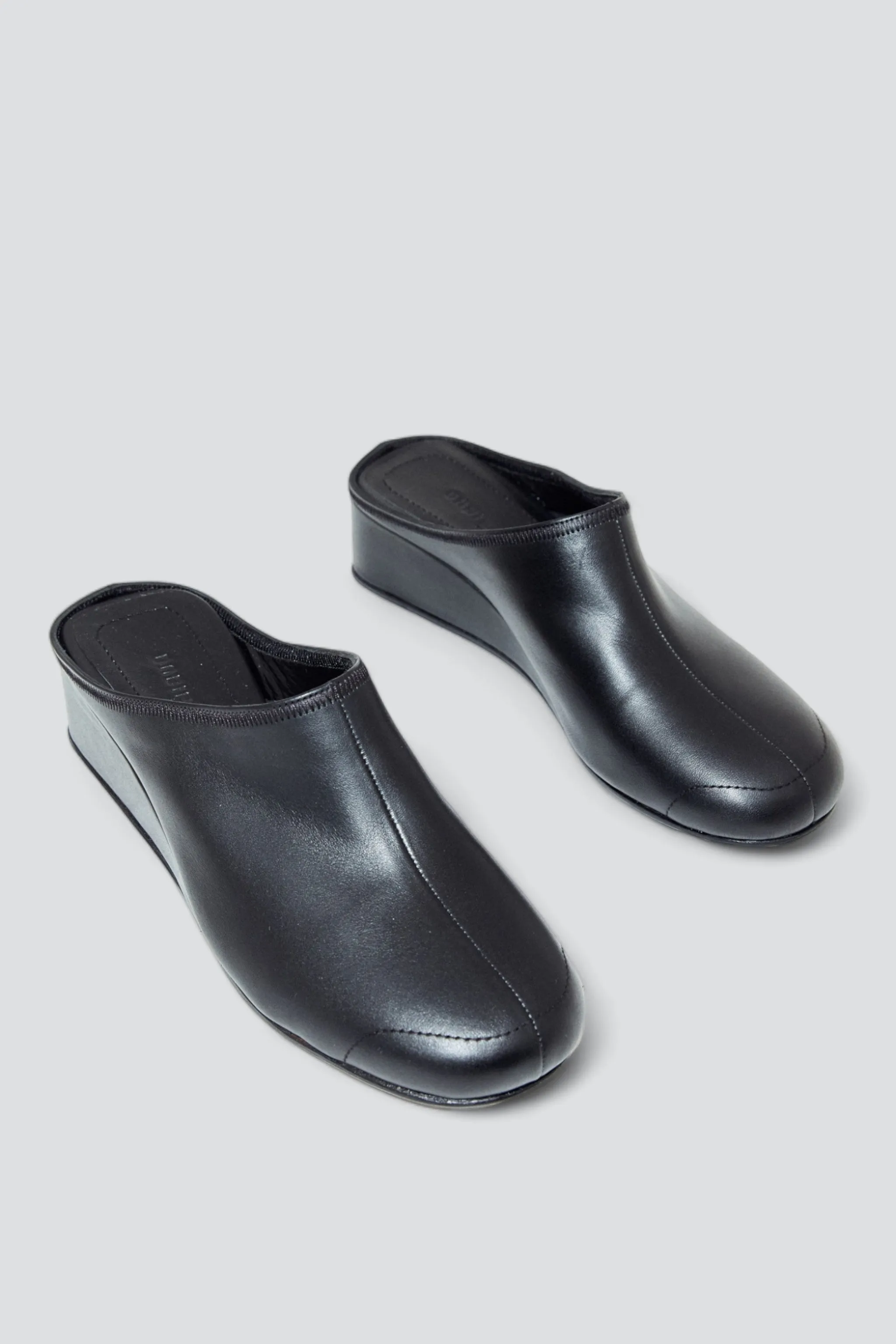 Black Curvo Flat Clog