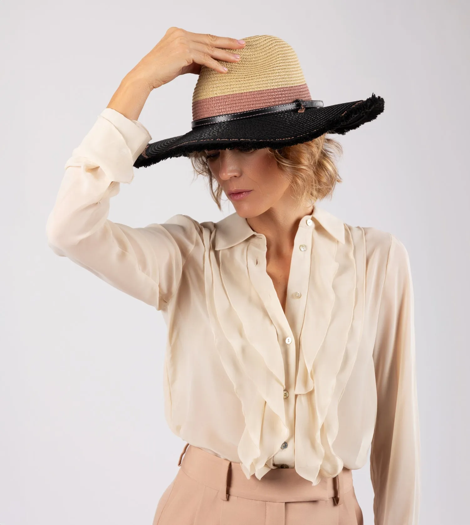 Contrast raffia hat