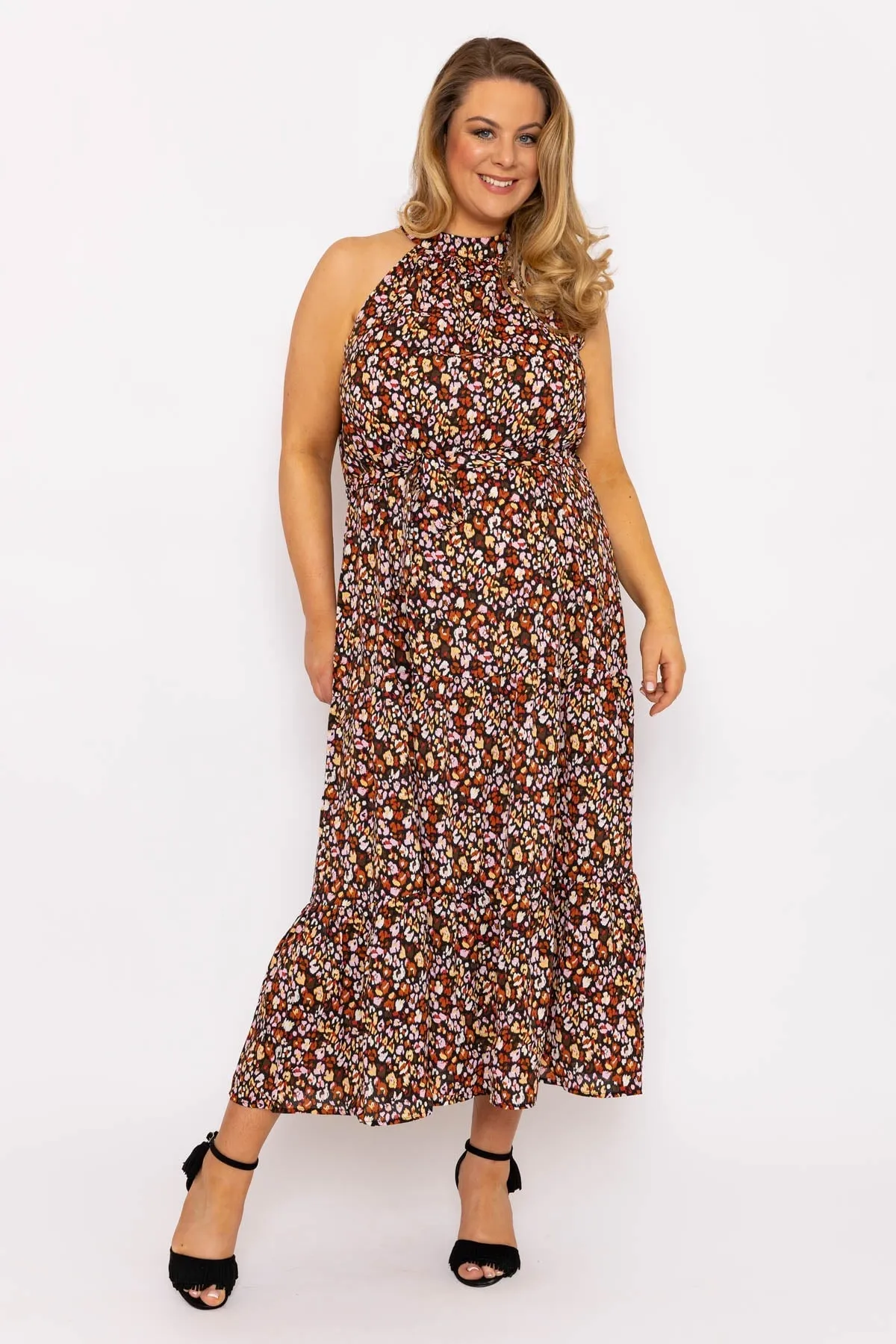 Curve - Halter Neck Maxi Dress in Black Print