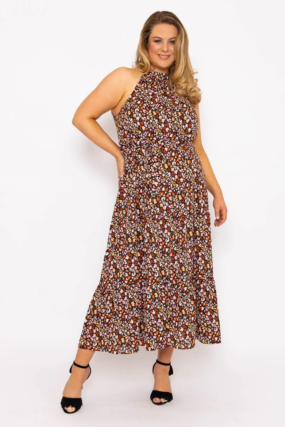 Curve - Halter Neck Maxi Dress in Black Print