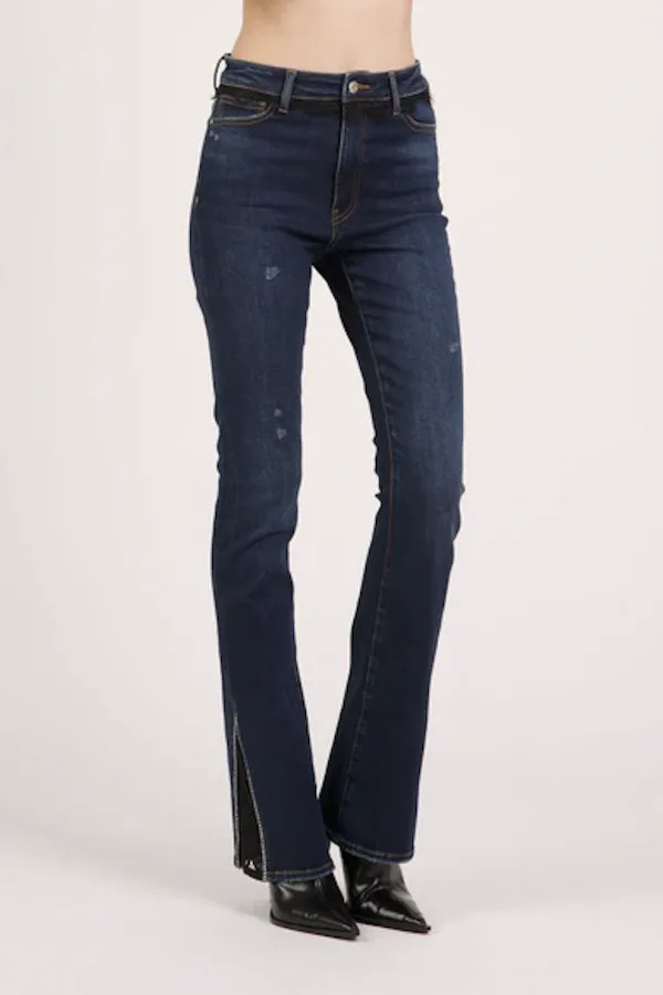 High-Waisted Zampa Flare Women's Jeans - M7 Taylor