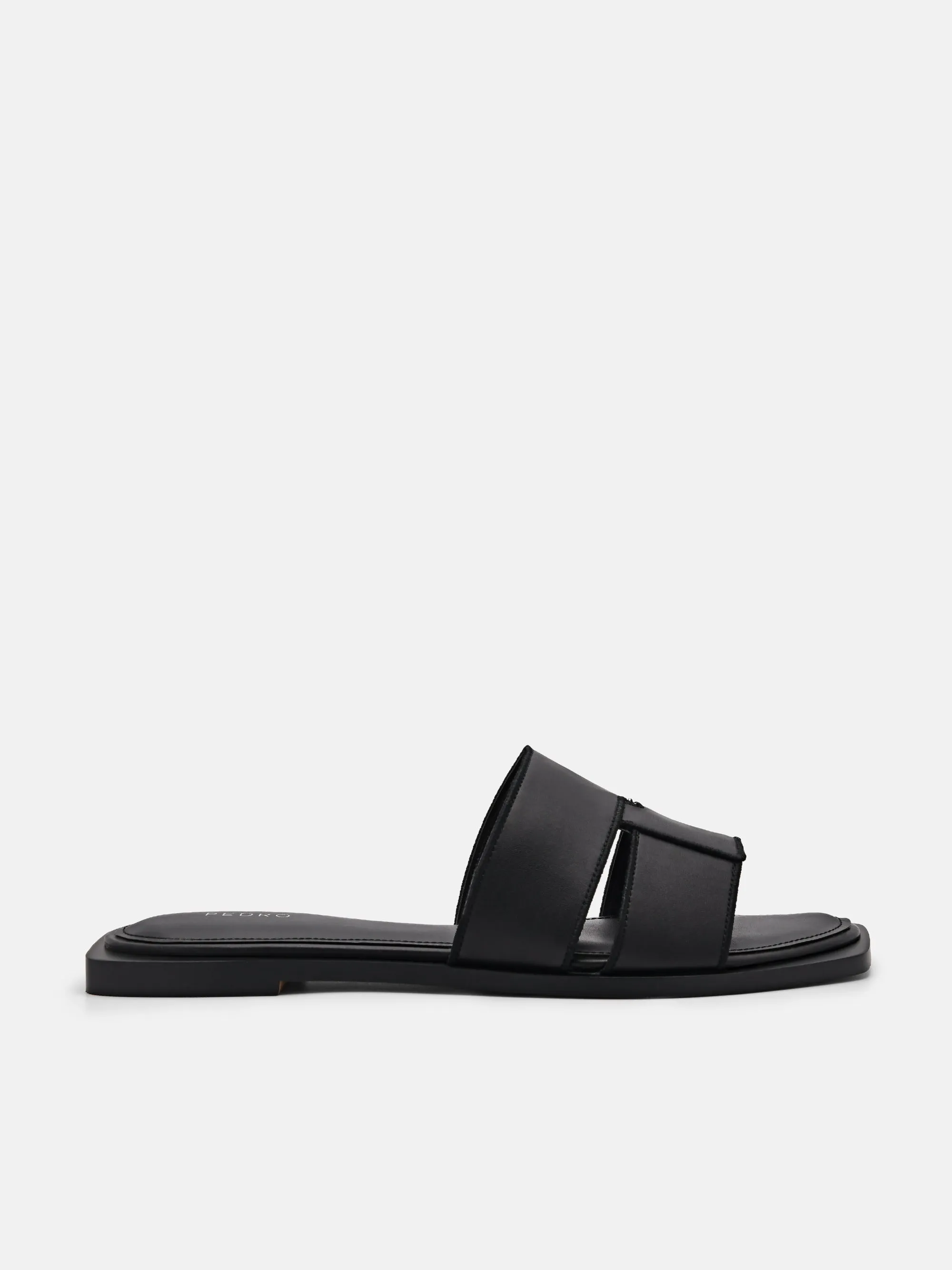 Iza Flat Sandals