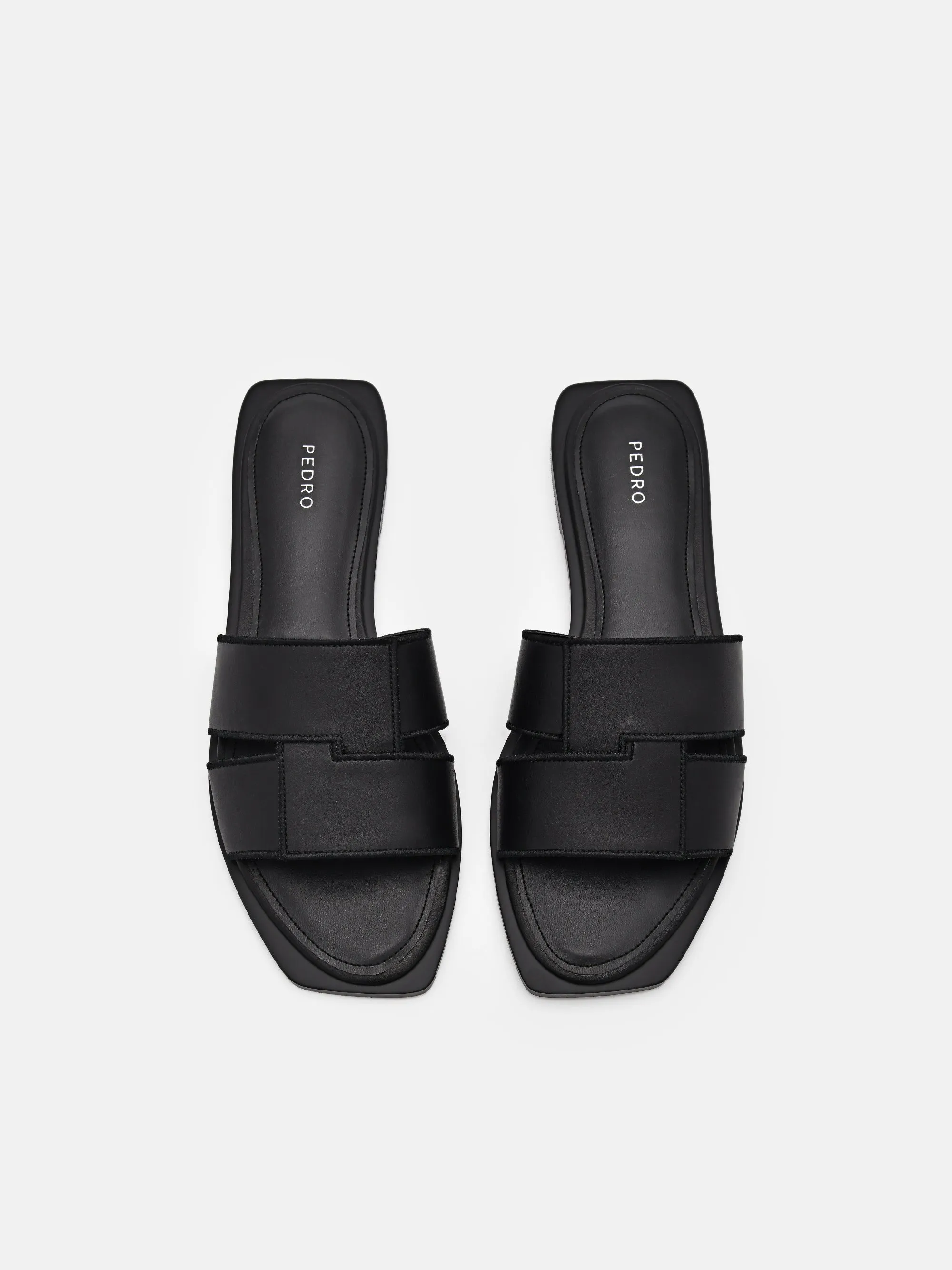 Iza Flat Sandals