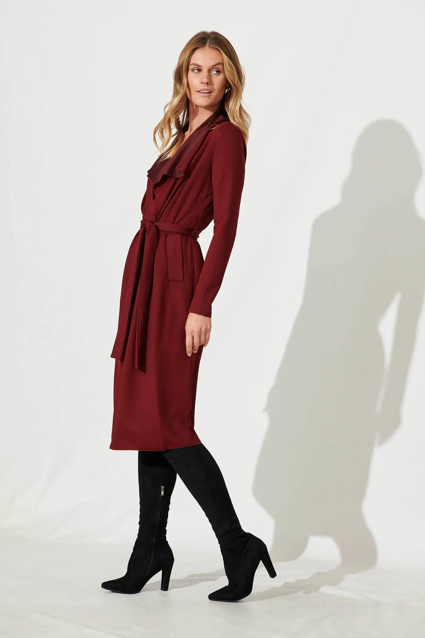 Jolie Midi Coat In Burgundy