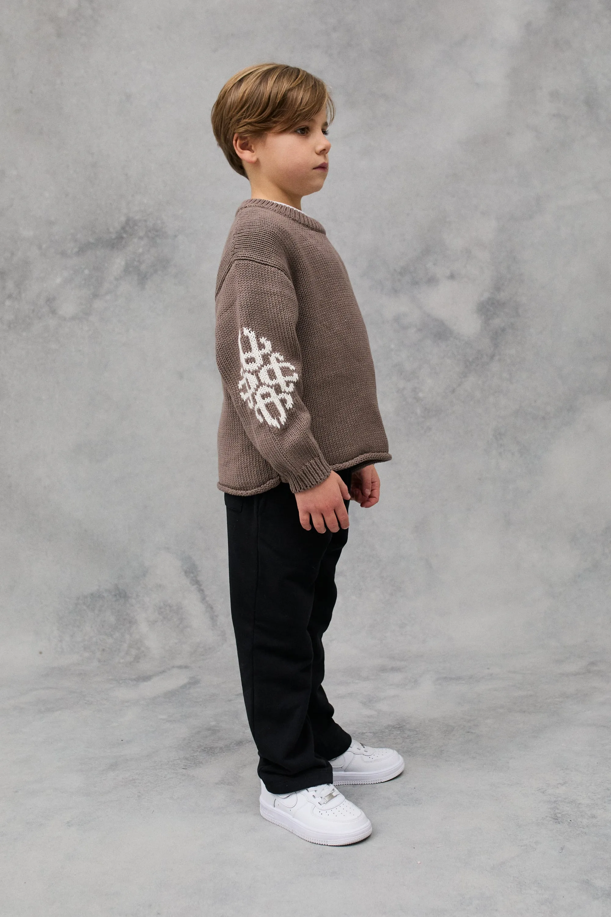 KIDS CHUNKY KNIT EMBLEM JUMPER - BROWN