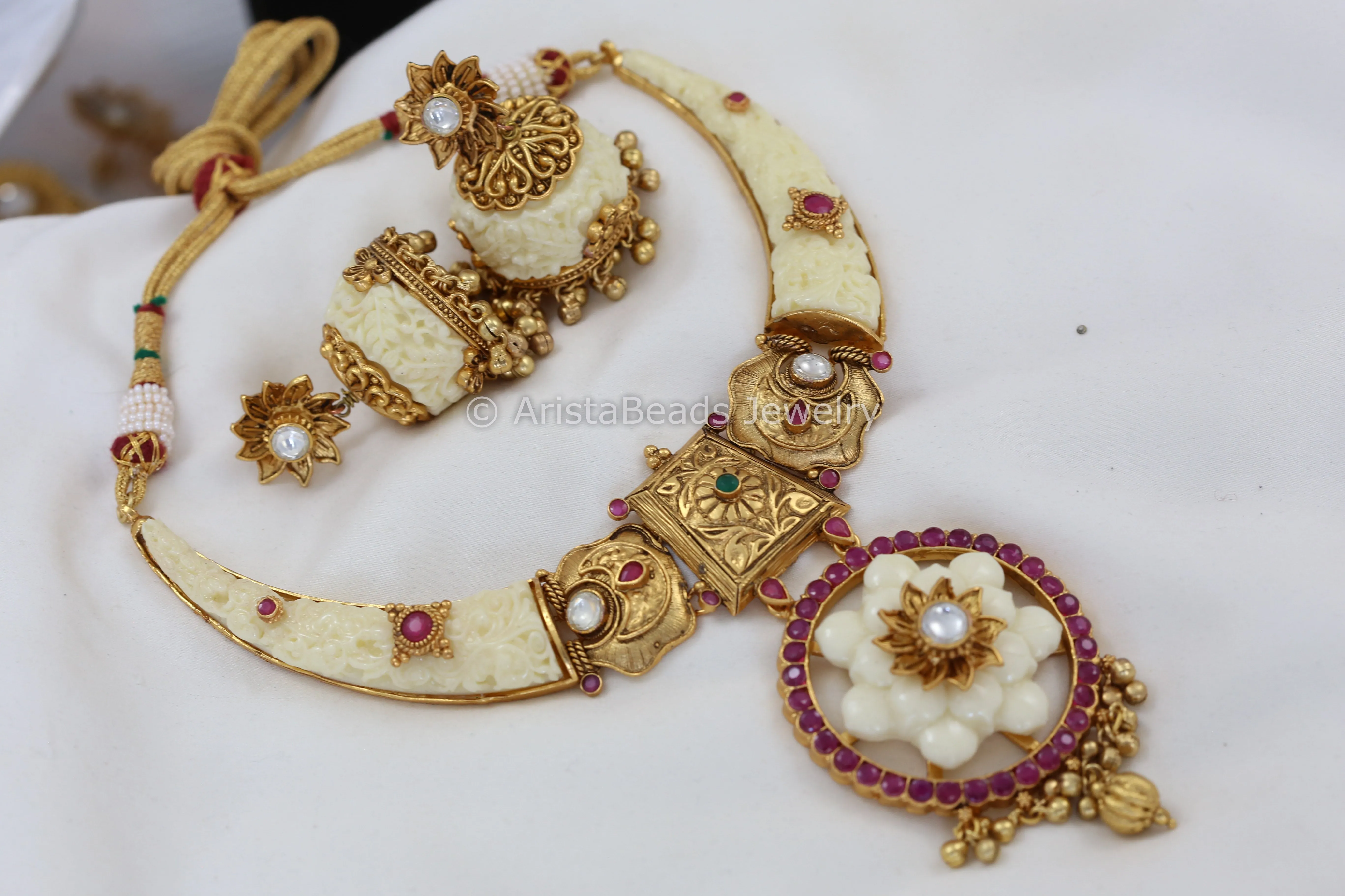 Kundan Ivory Hasli Necklace Set