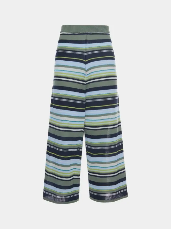 Short striped knitted trousers.