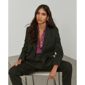 Stylish blazer featuring functional pockets and eye-catching contrasting lining