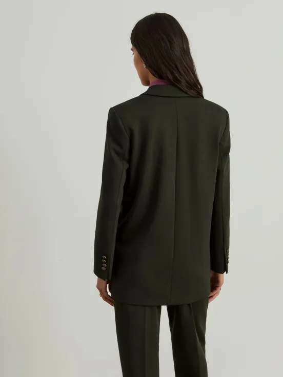 Stylish blazer featuring functional pockets and eye-catching contrasting lining