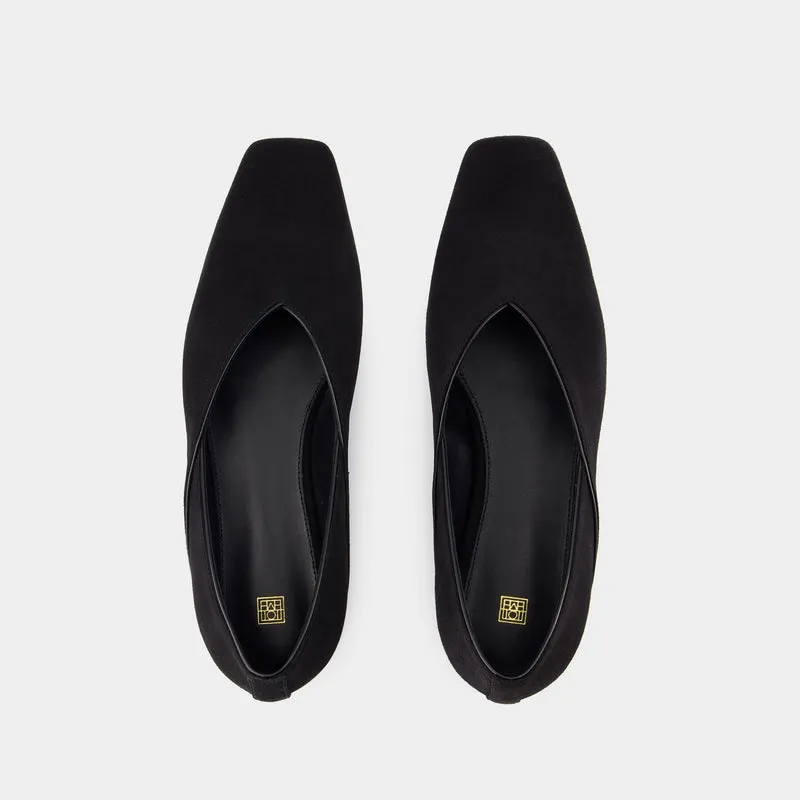 The Everyday Flat Ballerinas - TOTEME - Suede - Black