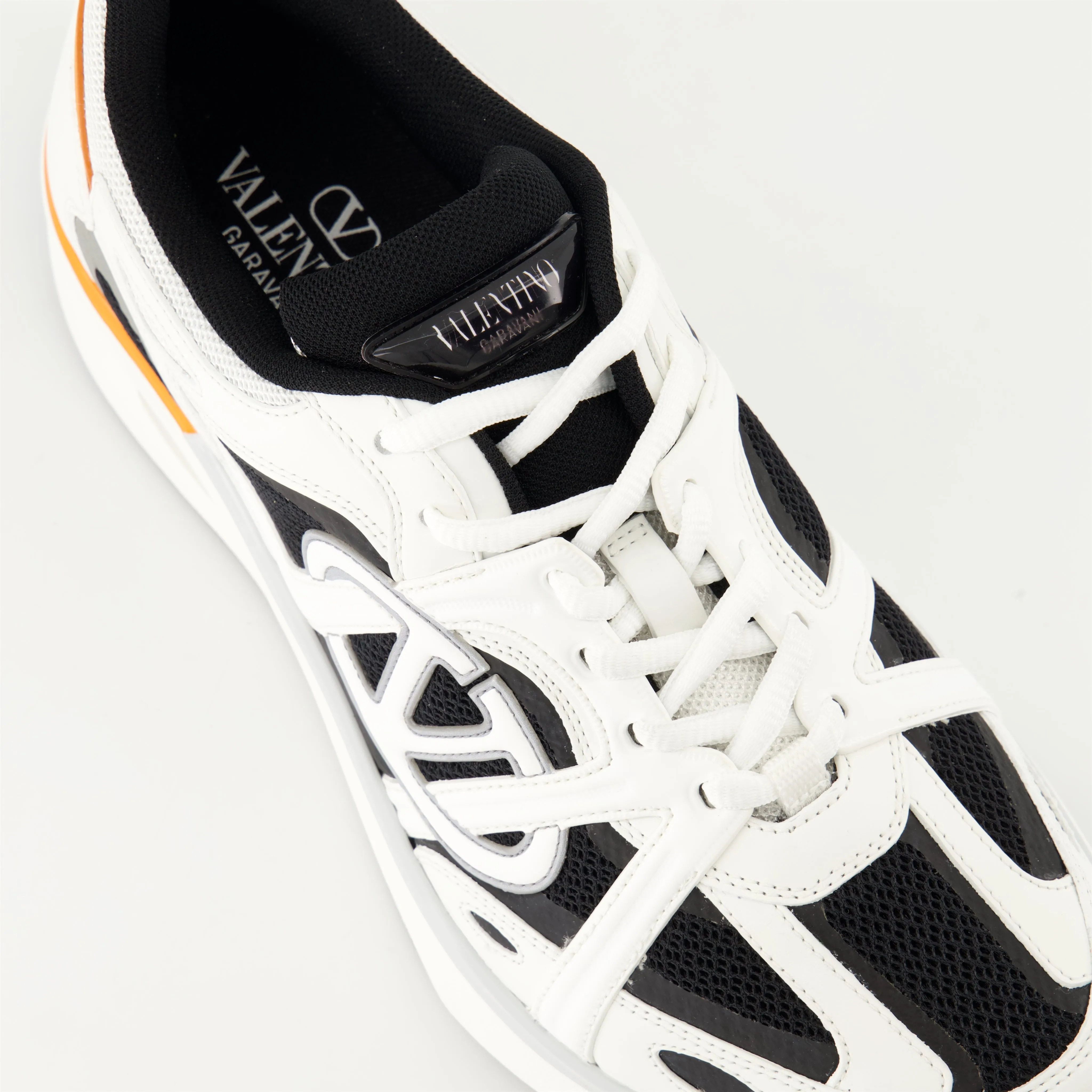 White and Black VLogo Easyjog Sneakers