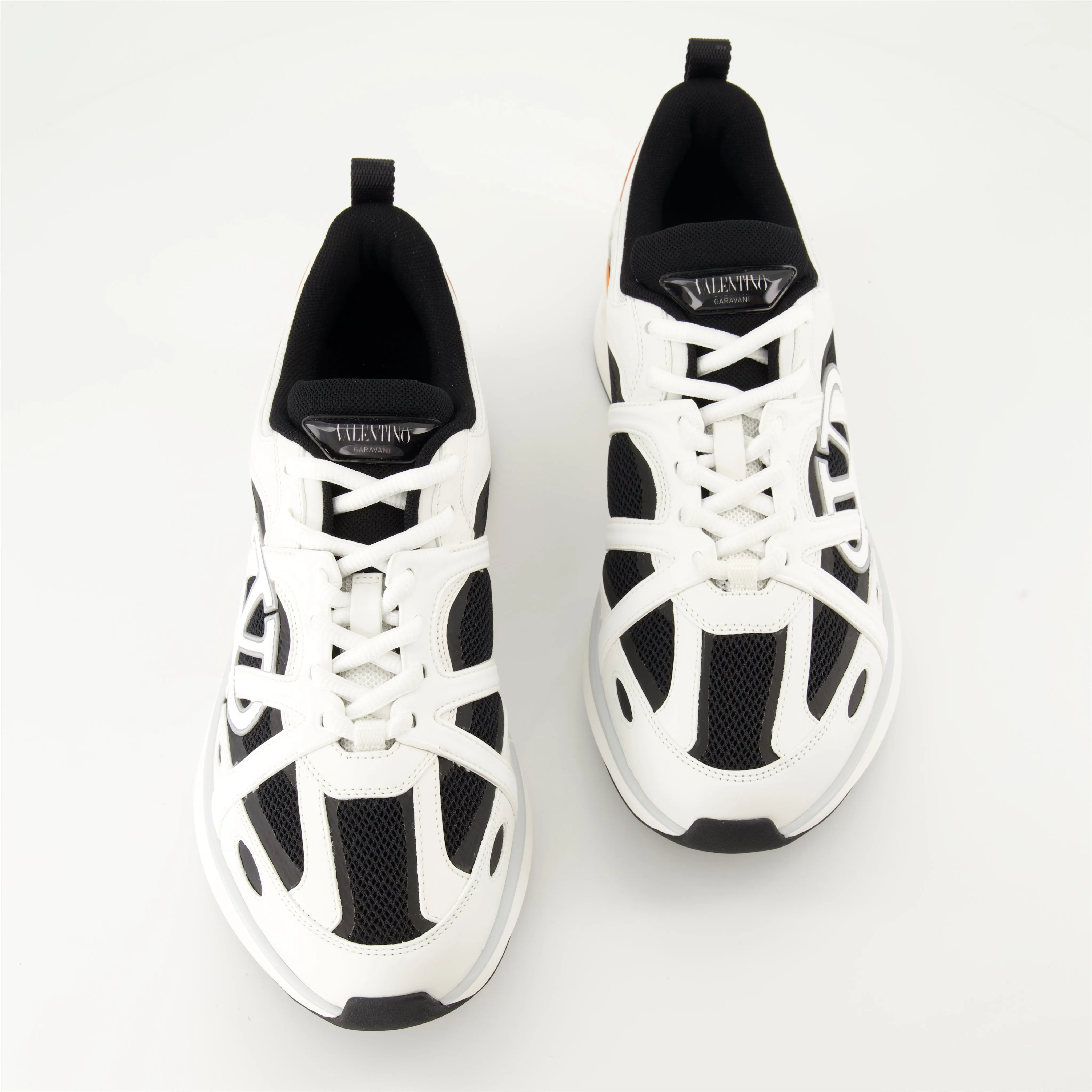 White and Black VLogo Easyjog Sneakers