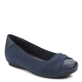 Women's Baretraps, Mitsy Flat