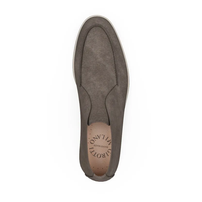 Modern Women's Moccasins Fashionable Footwear